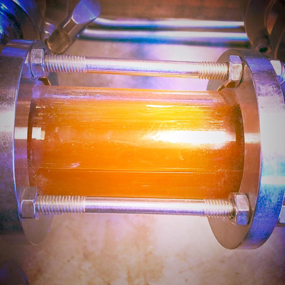 精釀啤酒設(shè)備,啤酒廠設(shè)備,開(kāi)辦啤酒廠,短管灌裝機(jī)