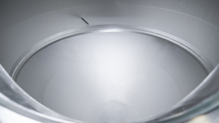 天泰<a href=http://m.jsrgmr.com/ target=_blank class=infotextkey>啤酒設(shè)備</a>發(fā)酵罐內(nèi)部角度拋光